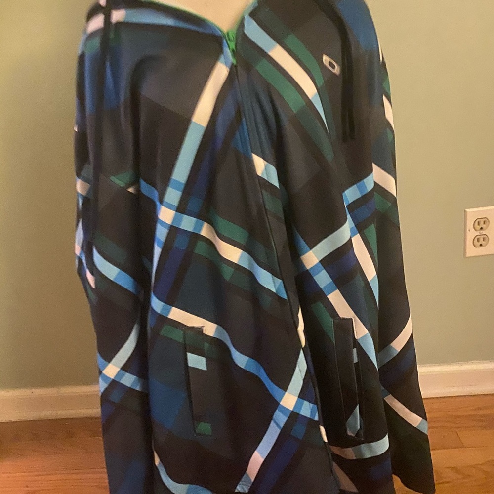 Oakley zip up
